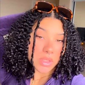 Meet your Posher, Danika